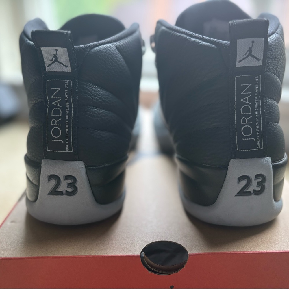 Jordan Men's Black and Gray retro 12 - Picture 4 of 4